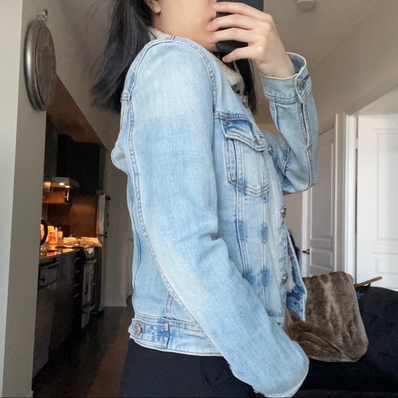 American Eagle fitted jean jacket with shearling collar - Picture 2 of 6